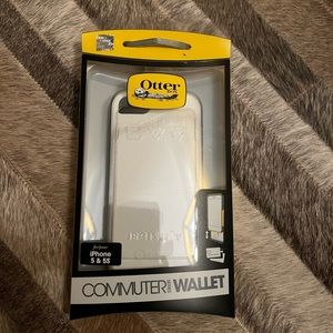 Otterbox Commuter Wallet phone case for iPhone 5 / 5S white. Never used